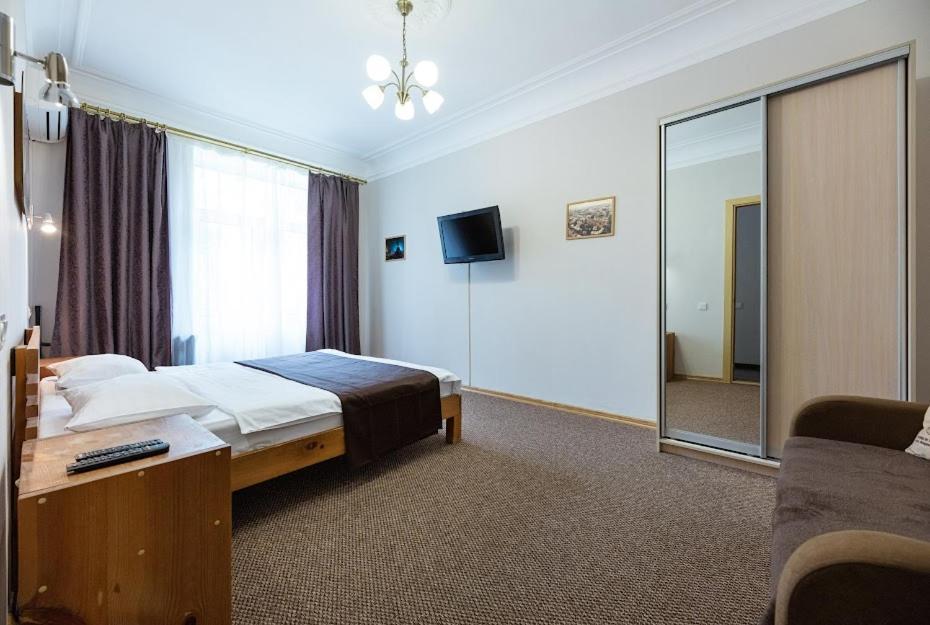Guest House "Vladimirskaya 42" Kyjev Exteriér fotografie