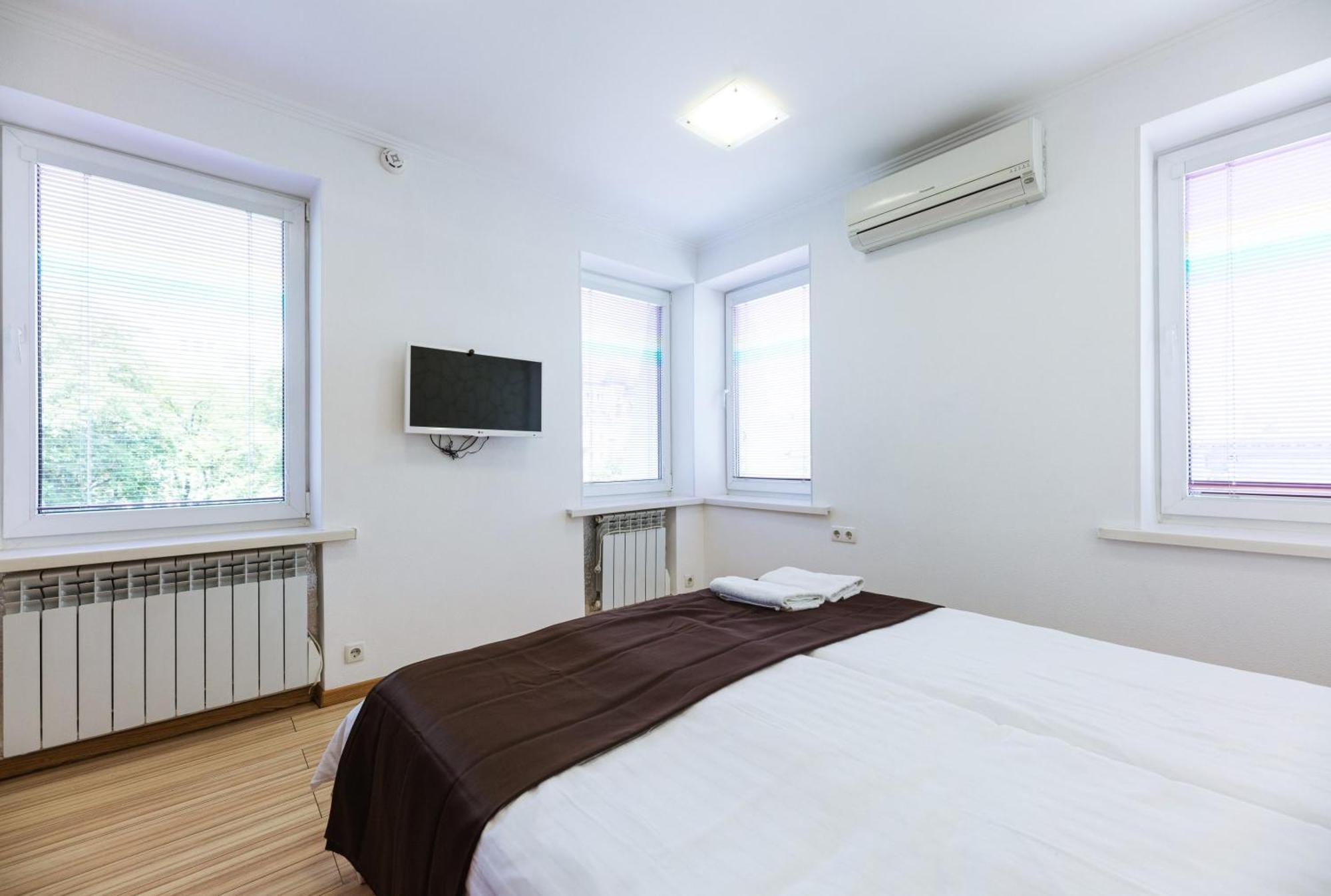 Guest House "Vladimirskaya 42" Kyjev Exteriér fotografie